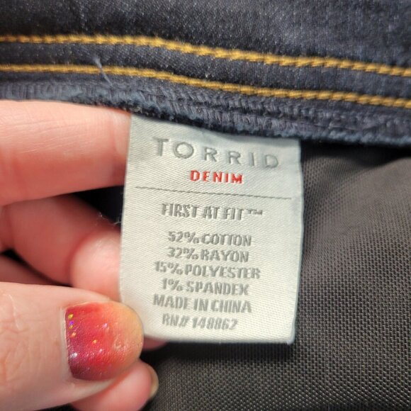 Torrid Lean Jean 4R Size 26 Dark Wash Denim Blue Faded Pull On Skinny Jeans - Picture 6 of 13